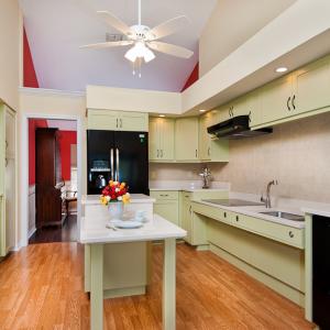 Kitchen - After - Lift down